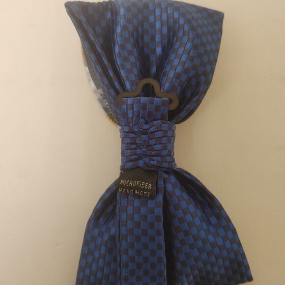ROBERT LEWIS MEN'S BOWTIE AND POCKET SQUARE SET. - Picture 3 of 4